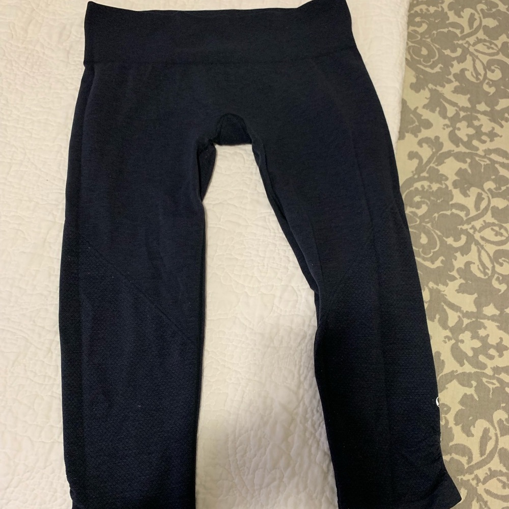 Lululemon original Ebb and Flow crop sz 10
